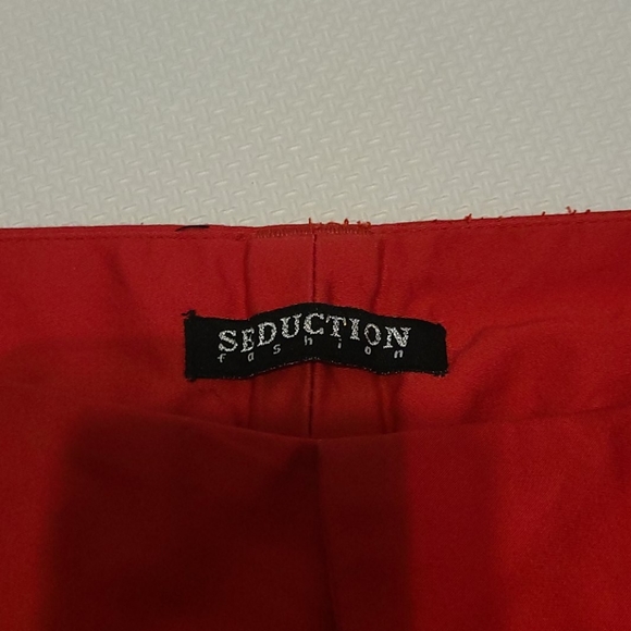 Suduction Red Capri pants. Size 5 - Picture 2 of 4